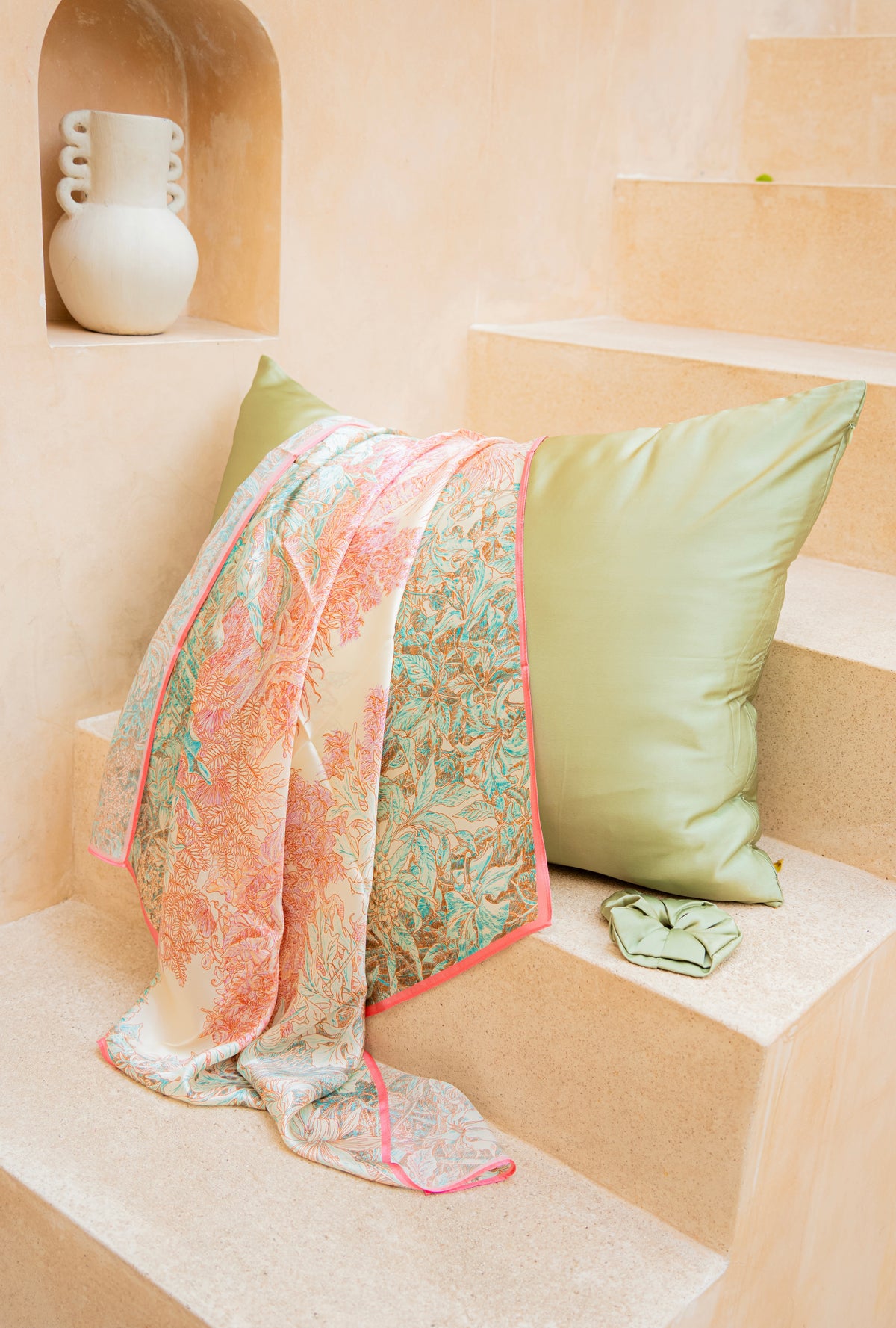 Pourquoi Foulard en Soie "Primavera" | Protèction soleil & accessoire – MYSILK est indispensable ?