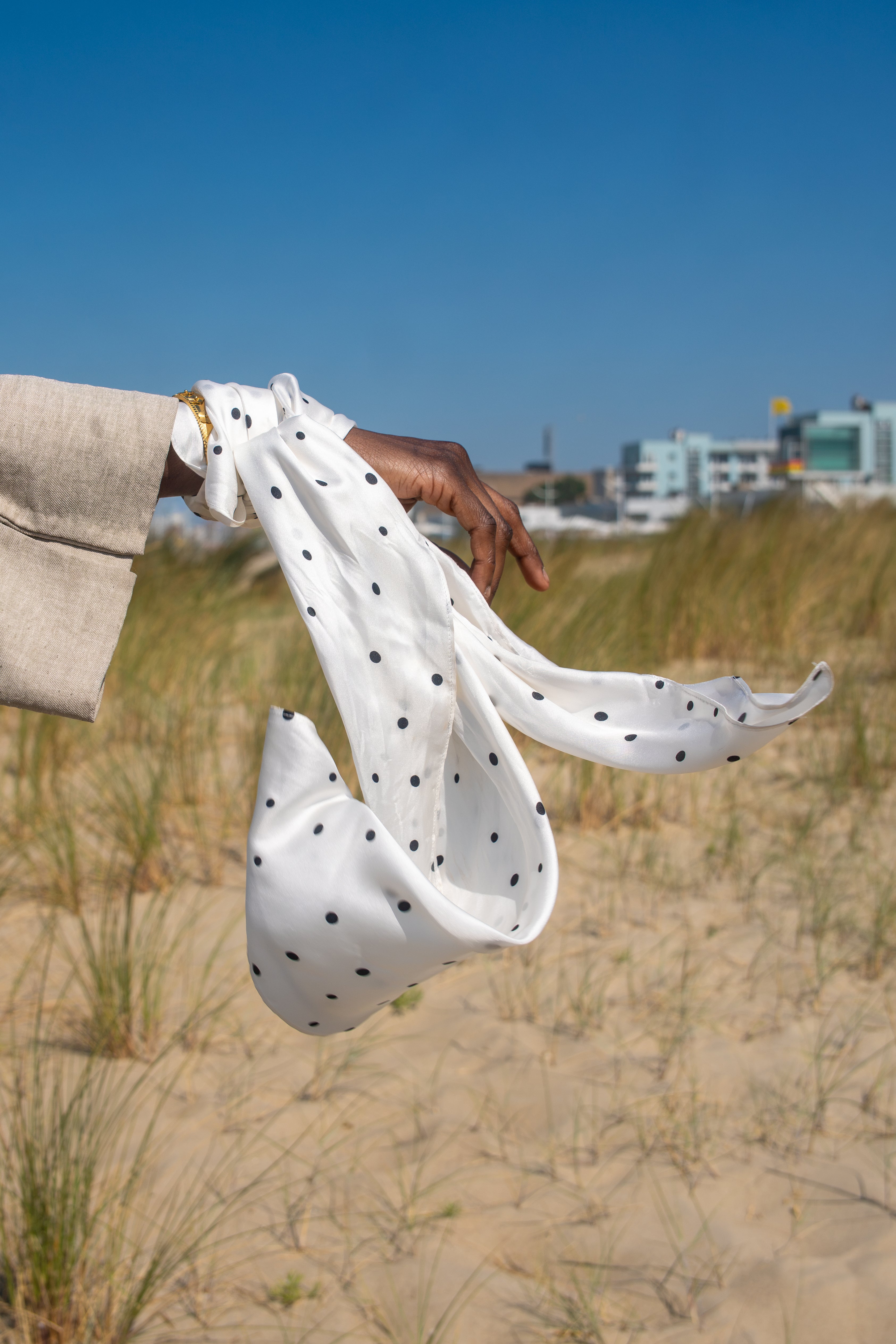 Foulard en soie Pisselo MYSILK – couleur blanc point noir 