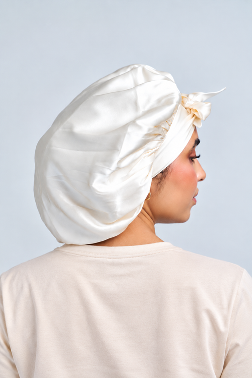 Bonnet Imperial doublé en soie porté, vue de profil – MYSILK