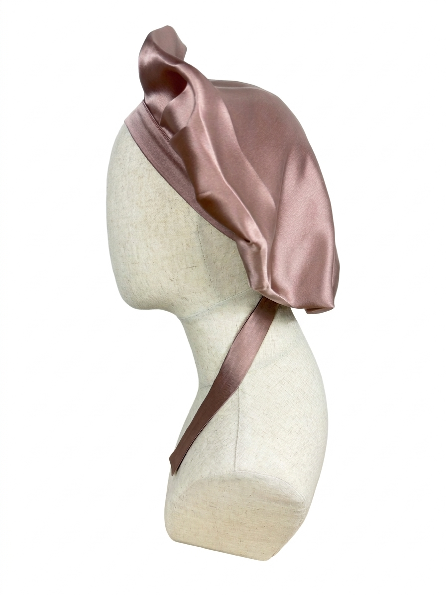Bonnet en soie standard, 19 mommes.