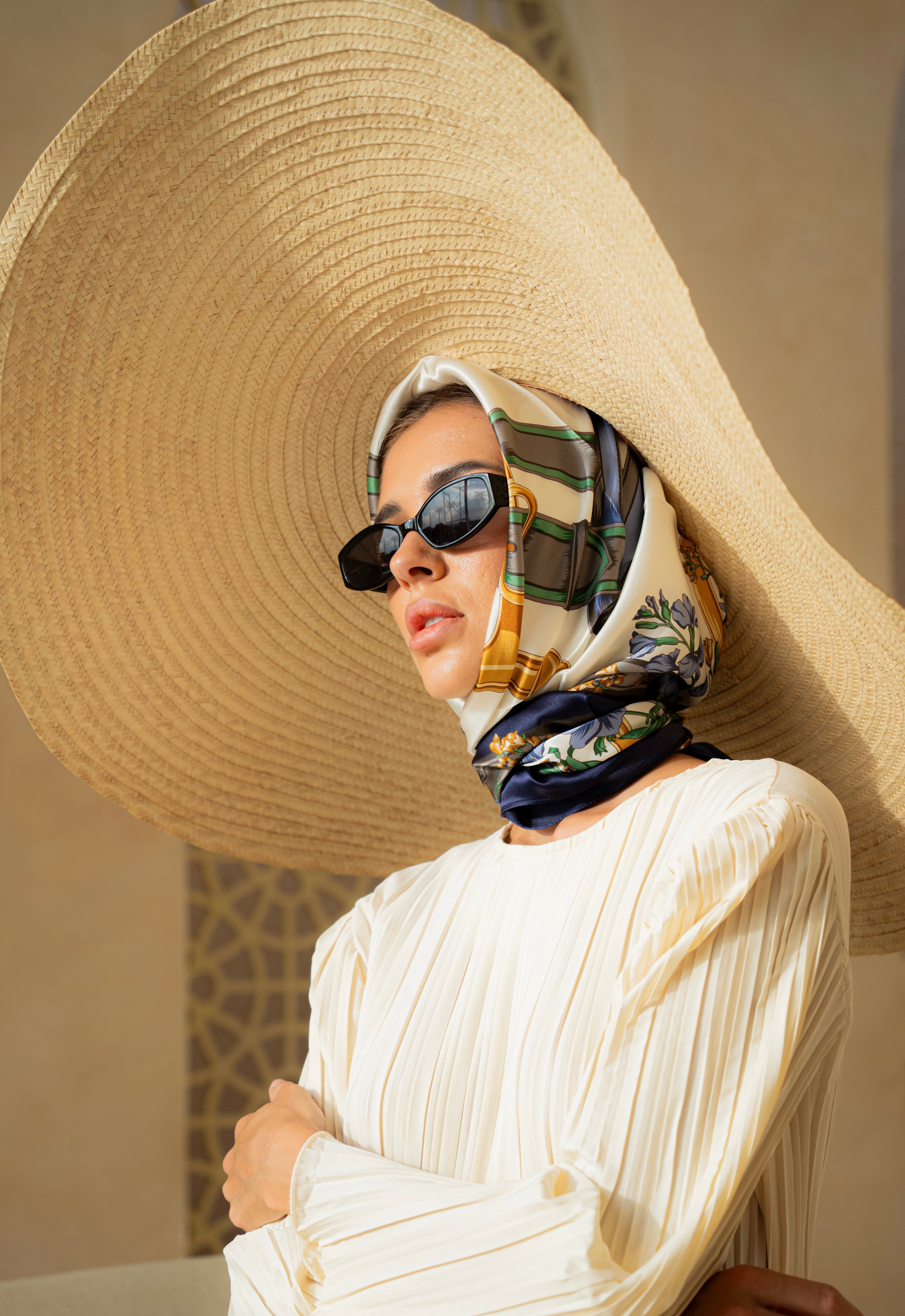 Foulard en soie Venezia MYSILK – porté noué autour du cou