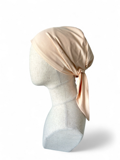 Bonnet sous voile en soie MYSILK – vue de face porté